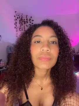 Phòng Chat Trực Tiếp Daphnne_Curly