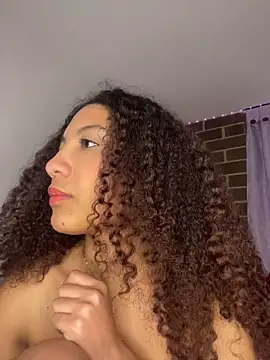 Sala de chat en directo de Daphnne_Curly