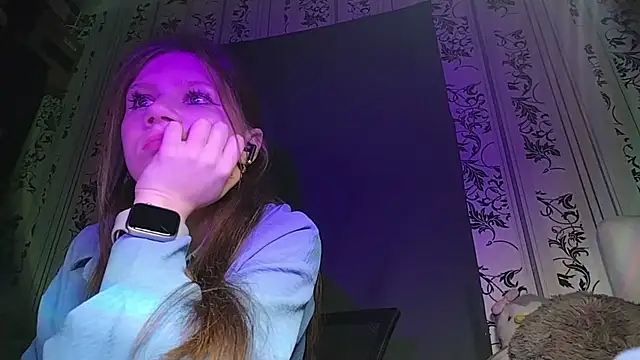 Živá chatovací místnost SharyLoughty