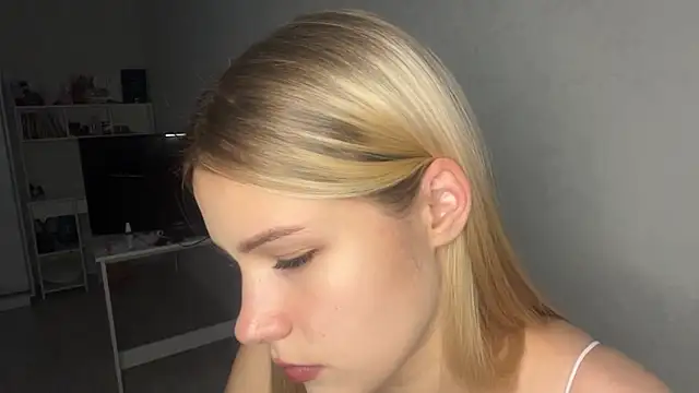 חדר צ'אט בשידור חי של BlondeDoes