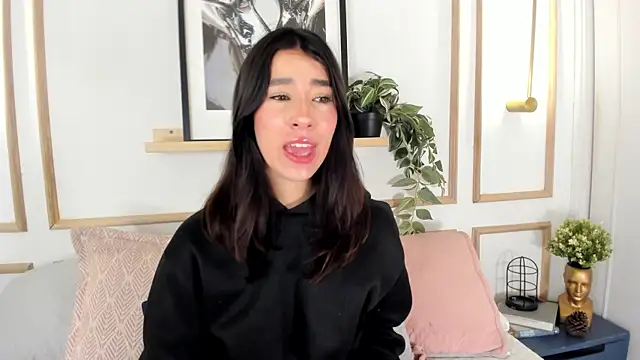 غرفة دردشة Nanami_ المباشرة