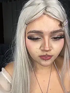 lya_nekko_'s Live Chat Room