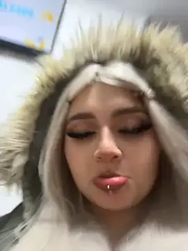 lya_nekko_'s Live Chat Room