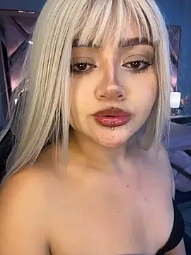 Živá chatovací místnost lya_nekko_