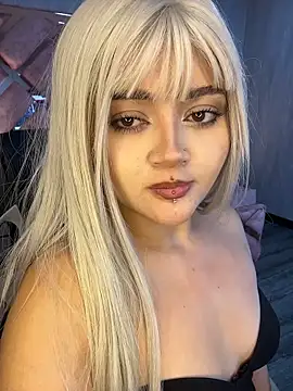 lya_nekko_ Adlı Modelin Canlı Sohbet Odası