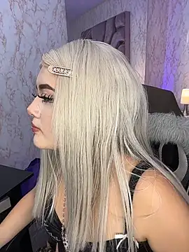 lya_nekko_ – Naživo chatovacia miestnosť