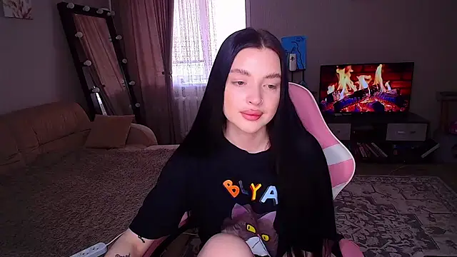 yoursLina Adlı Modelin Canlı Sohbet Odası