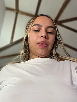 MaelyClaire Adlı Modelin Canlı Sohbet Odası