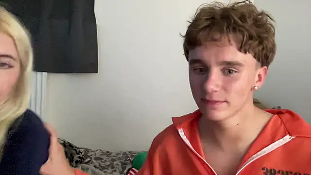 הופעת סקס קאם בשידור חי של SofiaNLukaBabe