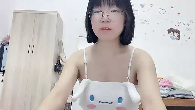 Belle-LL Adlı Modelin Canlı Sohbet Odası