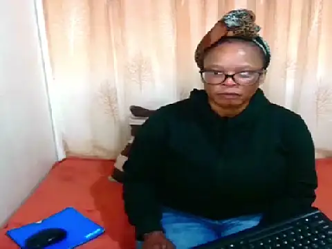 חדר צ'אט בשידור חי של Ebony_Bloom69