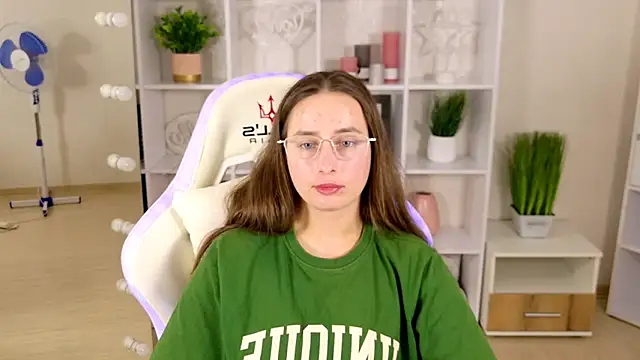 חדר צ'אט בשידור חי של NadinnL