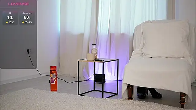 חדר צ'אט בשידור חי של KateQuinn