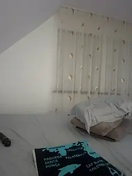 AlyraMoon live-chat rom