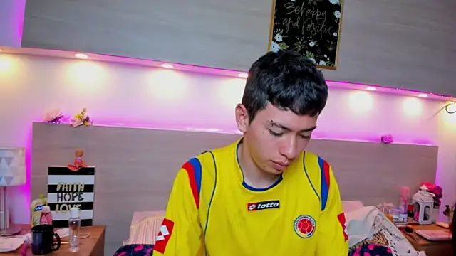 חדר צ'אט בשידור חי של Selene_Rushe