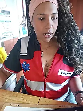 Ivon_C Adlı Modelin Canlı Sohbet Odası