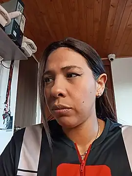 Ivon_C Adlı Modelin Canlı Sohbet Odası