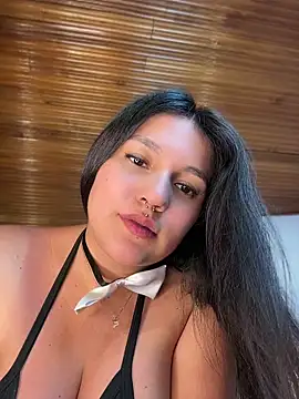 emily_gv1 Adlı Modelin Canlı Sohbet Odası