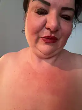 curvymilfmicha's Live Chat Room