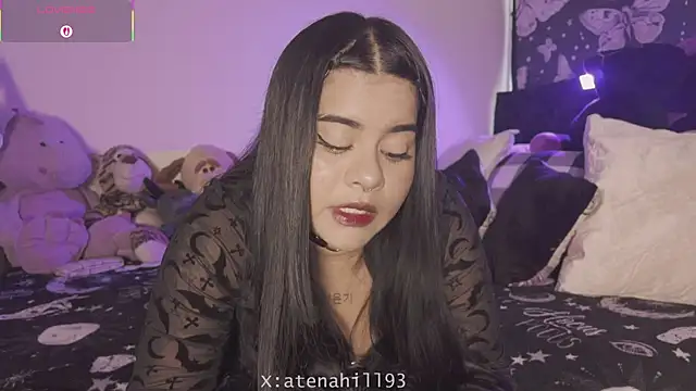Živá chatovací místnost atena_hill_