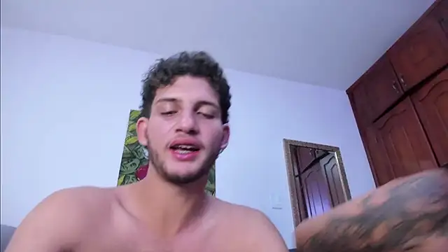 חדר צ'אט בשידור חי של charly_mia