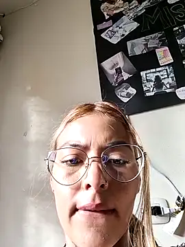 Fuckevita's Live Chat Room