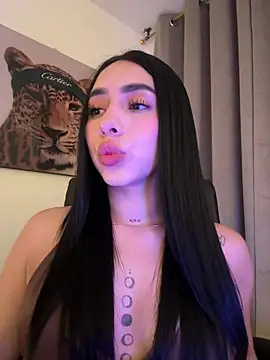 IsabellaNoir_ Adlı Modelin Canlı Sohbet Odası