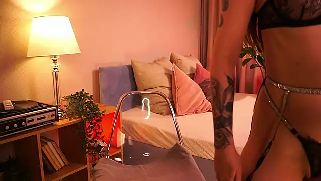 EvaBloomm Adlı Modelin Canlı Sohbet Odası