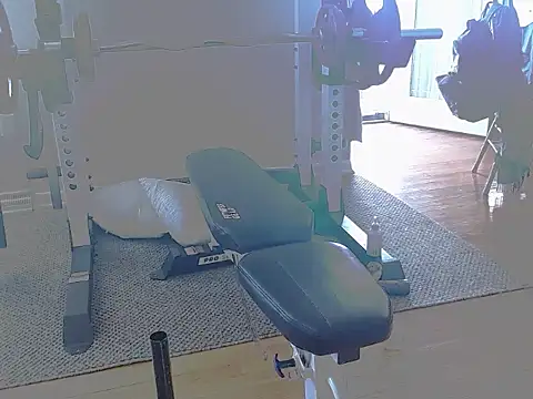 חדר צ'אט בשידור חי של studlyhardwoodd