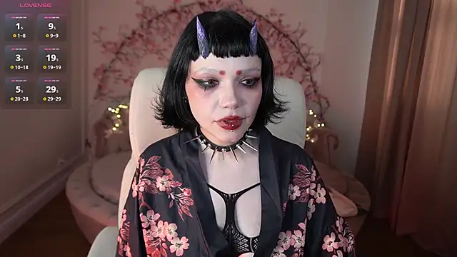 Chat soba uživo modela OutfitObsession