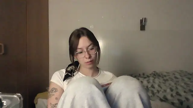 JuicyErika Adlı Modelin Canlı Sohbet Odası
