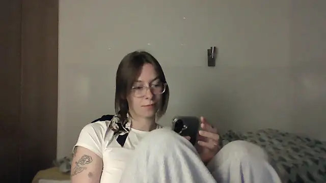 JuicyErika Adlı Modelin Canlı Sohbet Odası