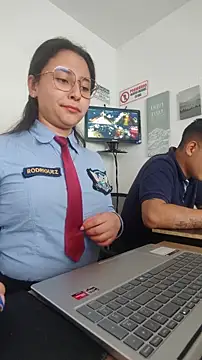 Queen_linda1 Adlı Modelin Canlı Sohbet Odası