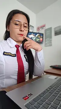 Sala de chat en directo de Queen_linda1