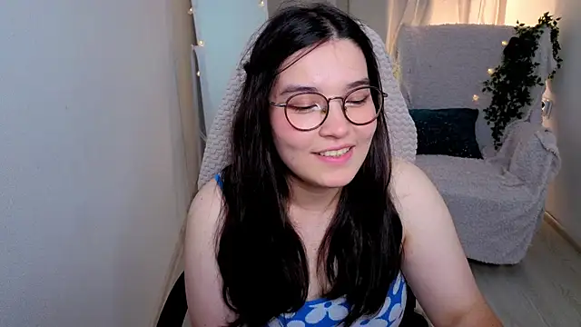 חדר צ'אט בשידור חי של MomoRins