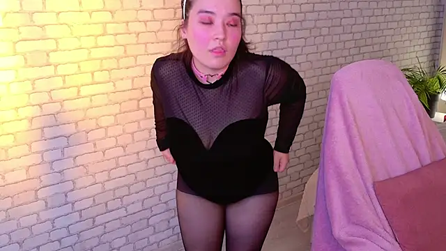 Živá chatovací místnost MomoRins