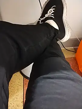 Cugi00 Adlı Modelin Canlı Sohbet Odası