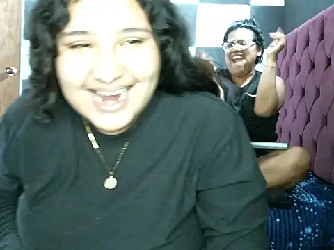 Valery-Khloe Live chatroom