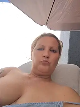 Divineblond – live chatrum
