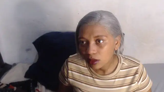 חדר צ'אט בשידור חי של NawtyDiva4u