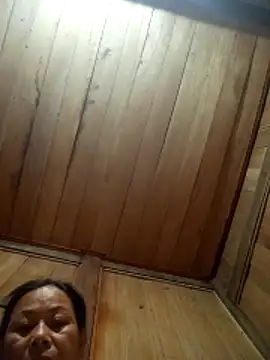 Chat soba uživo modela Ari-Na9
