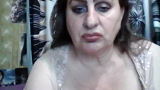LoaqLovew's Live Chat Room