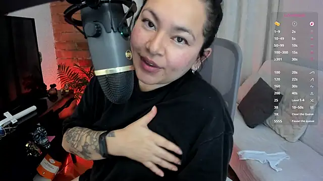 MissBronte's Live Chat Room