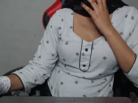 Loviing_Sneha Adlı Modelin Canlı Sohbet Odası