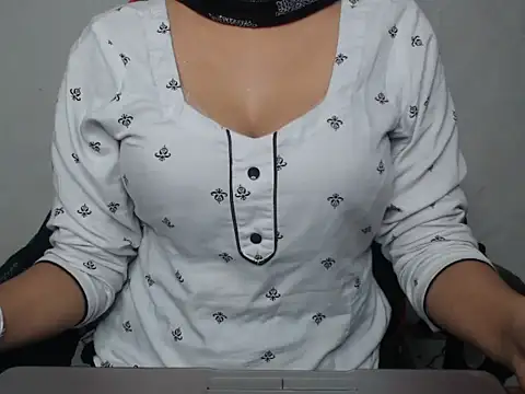 Loviing_Sneha Adlı Modelin Canlı Sohbet Odası