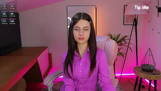 Kira_Moonnn Adlı Modelin Canlı Sohbet Odası