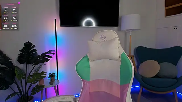 Kira_Moonnn Adlı Modelin Canlı Sohbet Odası
