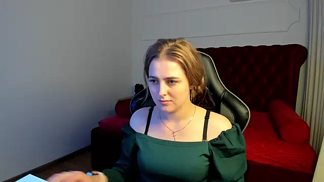 EllaBells' Live Chat Room