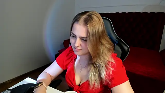 EllaBells' Live Chat Room