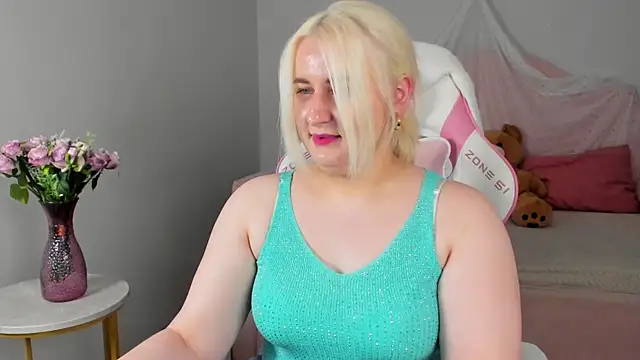 LioraArdyn élő chatszobája